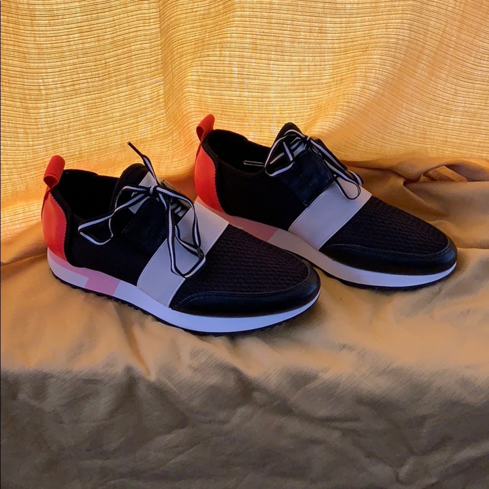 Super cute Steve madden sneakers